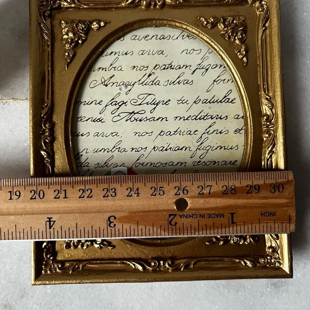 Baroque-style photo frame by Euromarchi, Italy gold ornate oval opening NEW…wood